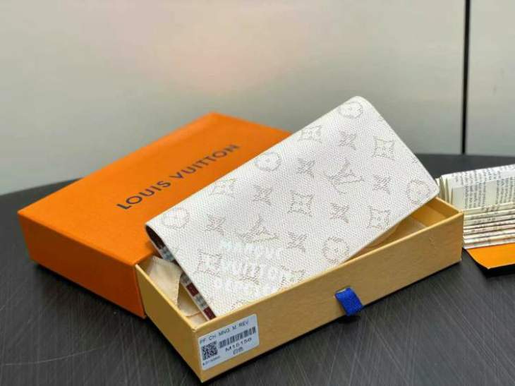 Picture of Louis Vuitton Wallets _SKUfw220044085fw